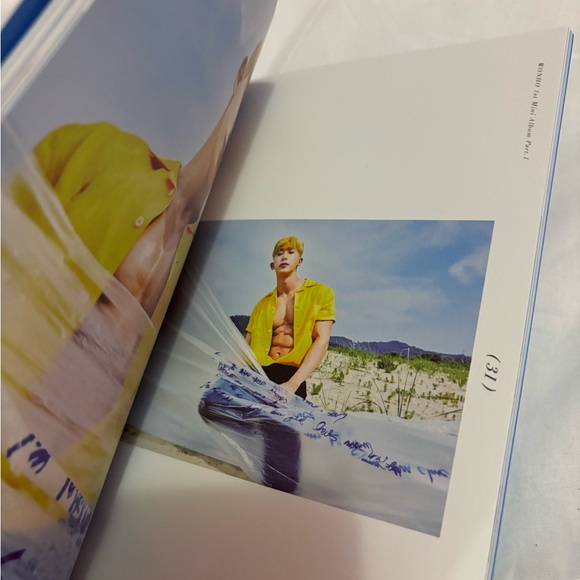 Wonho’s mini album (love synonym) - Picture 5 of 6